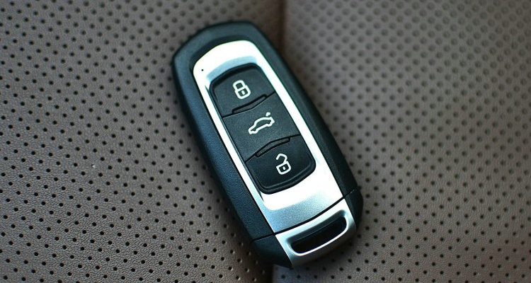 一鍵啟動(dòng)車(chē)輛鑰匙沒(méi)電怎么啟動(dòng)