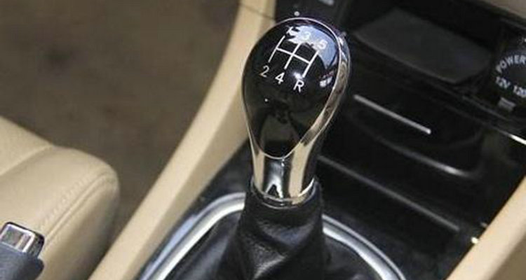 手動(dòng)擋車怎么開 手動(dòng)擋汽車怎樣起步