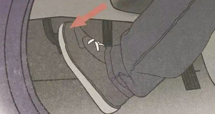 手動擋汽車起步松離合器的正確方法