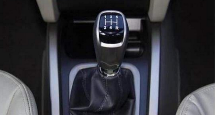 手動(dòng)擋怎么掛倒車檔 倒檔手動(dòng)擋怎么掛