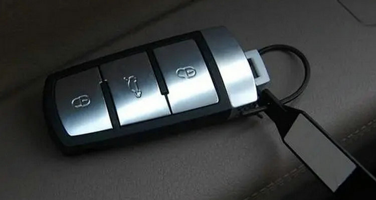 車鑰匙沒電了怎么辦怎么換電池