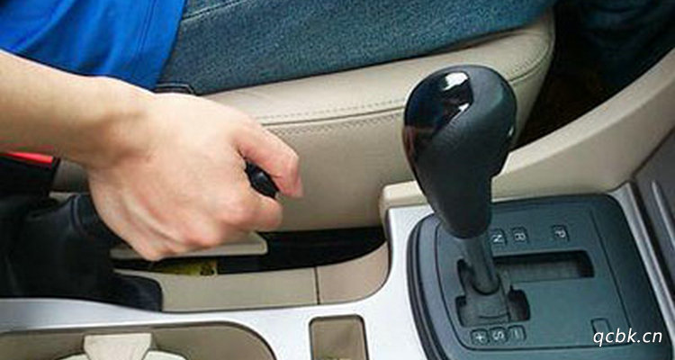 開自動擋車正確的起步方法