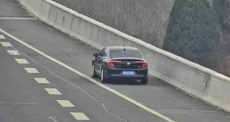 走應(yīng)急車道扣幾分 走應(yīng)急車道如何處罰