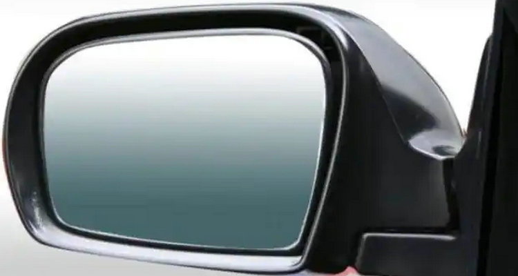 新手看后視鏡簡(jiǎn)單的方法