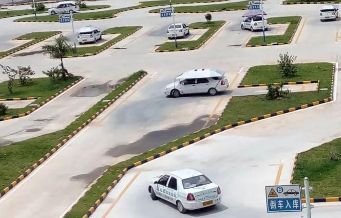 學(xué)駕照有沒(méi)有年齡限制，18歲以上才能報(bào)考