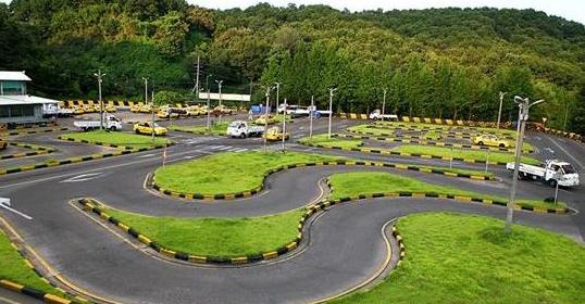 學(xué)車要多少錢學(xué)費，跟考試通過率有關(guān)