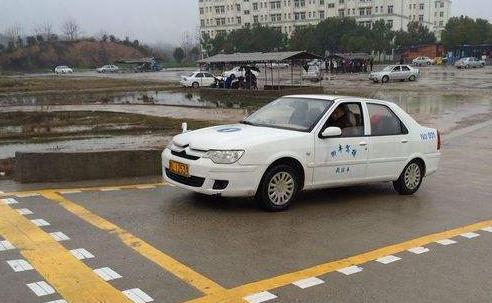 科目二上坡起步絕不會熄火的訣竅，手眼腳要配合好