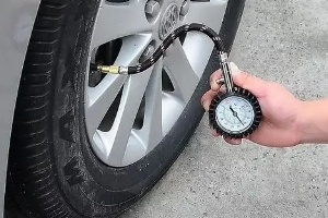 夏天胎壓多少正常合適，2.3bar最合適（低于標準胎壓0.1-0.2bar）