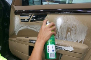汽車內(nèi)飾多久清洗一次 汽車內(nèi)飾三個(gè)月清洗一次效果好