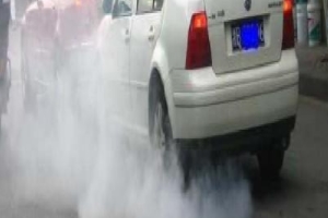 汽車尾氣超標(biāo)怎么解決 更換火花塞、三元催化器、清理進(jìn)排氣系統(tǒng)