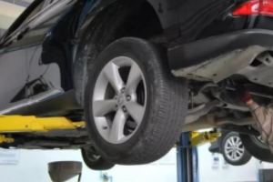 汽車大保養(yǎng)做些什么項目 更換機油、三濾、變速箱潤滑油、火花塞等