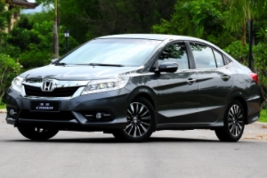 凌派怎么樣 爆發(fā)力強(qiáng)、外觀年輕運(yùn)動(dòng)、后排空間大（軸距2730mm）