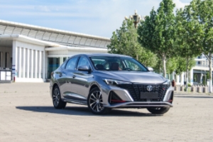 長安逸動怎么樣 舒適性好、顏值較高、油耗低（百公里油耗6L）