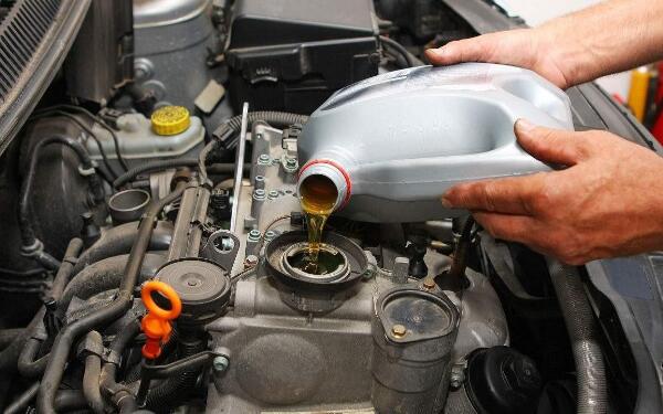 發(fā)動(dòng)機(jī)潤滑油至關(guān)重要 機(jī)油的作用有哪些