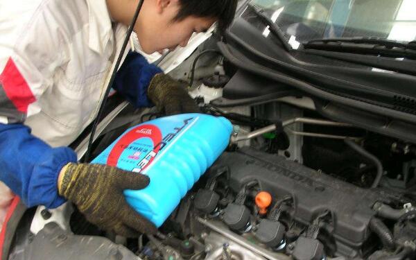 發(fā)動(dòng)機(jī)潤滑油至關(guān)重要 機(jī)油的作用有哪些