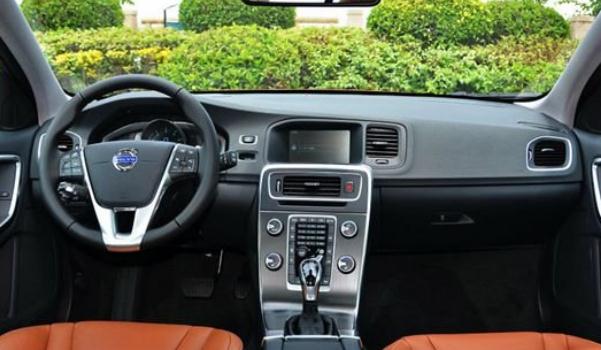 新款沃爾沃V60正式上市，選用冷色調(diào)內(nèi)飾主題