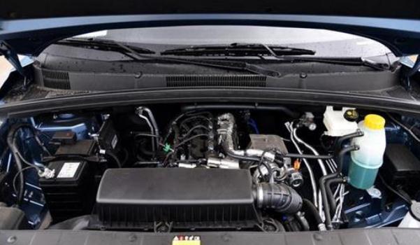 五菱宏光PLUS營運(yùn)版上市，村村通的必備車型