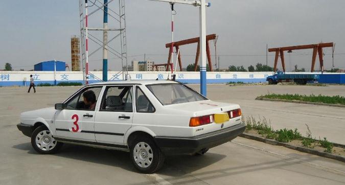 學(xué)駕照下載哪個(gè)軟件看題，駕考寶典受歡迎