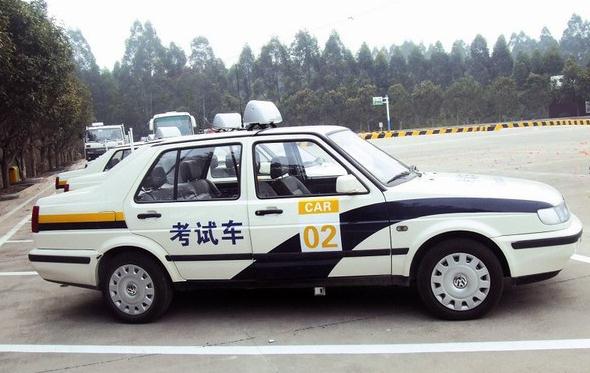 科目二考試項目，倒車入庫是大家的硬傷