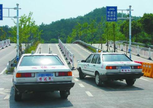 科目二上坡起步絕不會熄火的訣竅，手眼腳要配合好