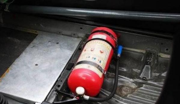 買車后必備的車品清單，緊急時候很實用（清單內(nèi)容不能少）