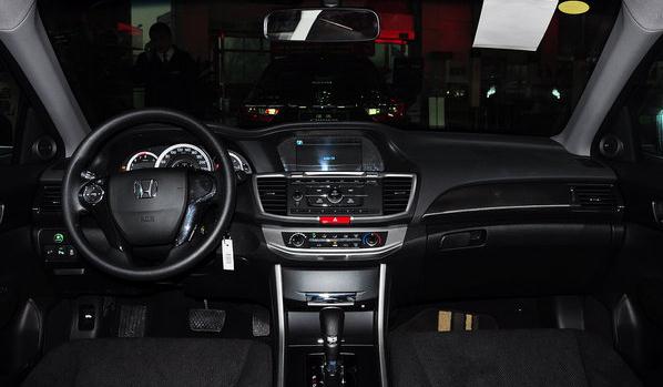 20萬(wàn)左右買什么車好，選擇這款不后悔（本田雅閣）