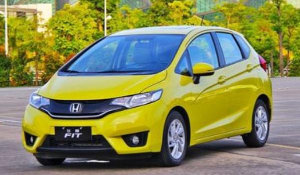 10萬左右什么車好，軒逸VS飛度油耗很實(shí)惠（軒逸銷量更好）