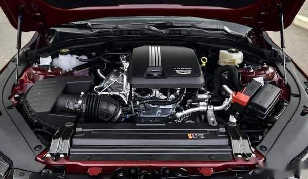 凱迪拉克CT4豪華型，顏值高油耗低（顏值控的選擇）