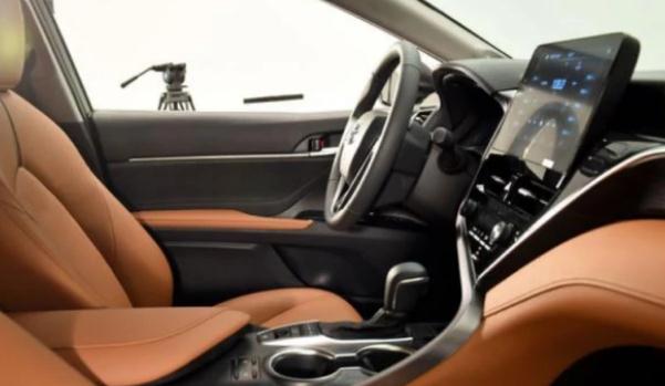 2021款凱美瑞上市，配置車(chē)載微信（滿足年輕人的喜好）