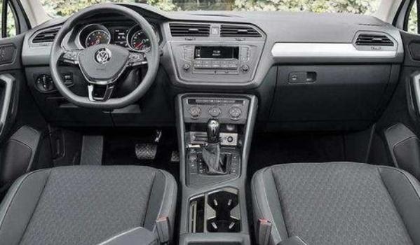 汽車內(nèi)飾翻新一般多少錢，車型不同價格不同（日常保養(yǎng)很重要）