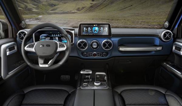 北京BJ40刀鋒英雄版上市，自駕游就選它（價(jià)格實(shí)惠）