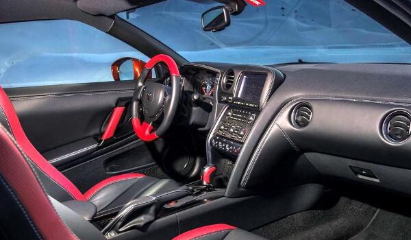 3.8T發(fā)送機(jī)555大馬力 gtr是什么車(chē)