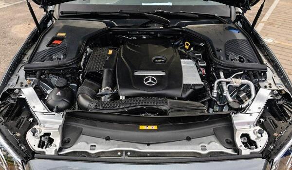 盾形格柵經(jīng)典立標(biāo)奢華內(nèi)飾 e300l奔馳價(jià)格