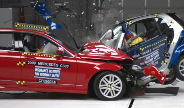 碰撞緩沖區(qū)，因設計而減小撞擊力（安全性更好）