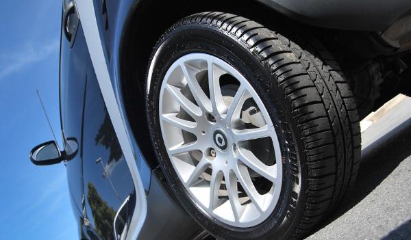 陡坡緩降，維持輪胎抓地力（提高穩(wěn)定性）