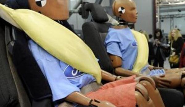 膨脹式安全帶，碰撞后0.04秒內(nèi)完成（比較實(shí)用）