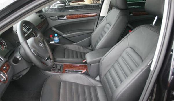 肩部支撐調(diào)節(jié)，適合的駕駛姿勢(shì)（自動(dòng)手動(dòng)和充氣的方式）