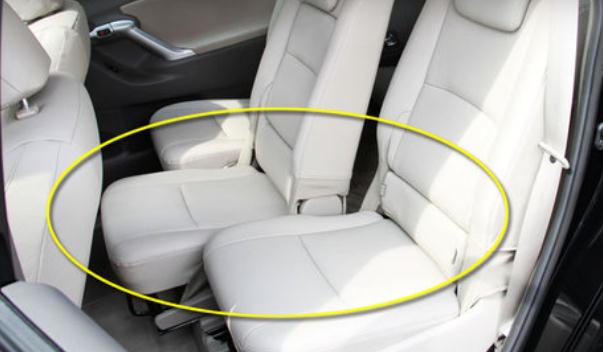 第二排獨立座椅，提高舒適性（注意轉彎行駛要減速）