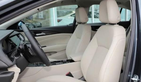 副駕駛座椅后排調(diào)節(jié)，充分利用空間更舒適（功能配置的提升）