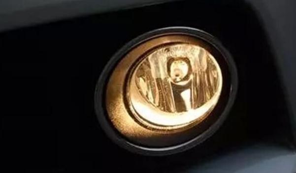 什么是車前霧燈，鹵素黃色光霧燈（穿透能力強(qiáng)）