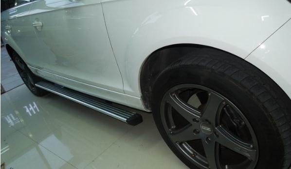 什么是車側(cè)腳踏板，方便乘車上下（電動踏板是高端車型的配置）