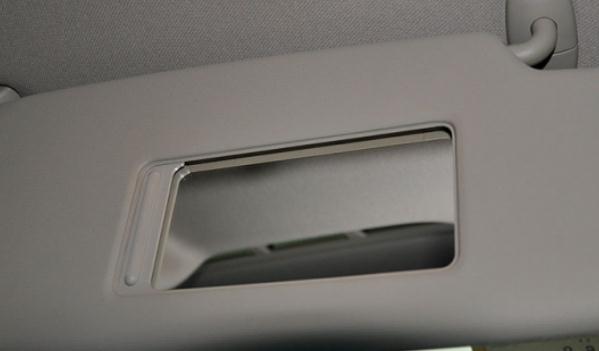 什么是車內(nèi)化妝鏡，車內(nèi)化妝鏡不等于后視鏡（后視鏡可以當做化妝鏡）