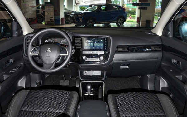 20萬(wàn)suv性價(jià)比最高的車 三菱歐藍(lán)德當(dāng)之無(wú)愧