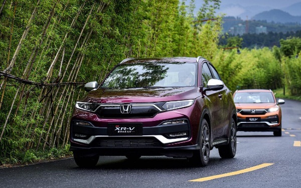 本田XR-V和吉利博越哪個(gè)好 本田XR-V和吉利博越對比測評