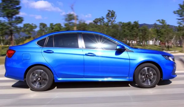 東南a5翼舞自動(dòng)擋配置 采用CVT無級變速箱