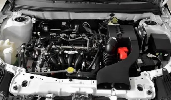 東南a5翼舞自動(dòng)擋配置 采用CVT無級變速箱