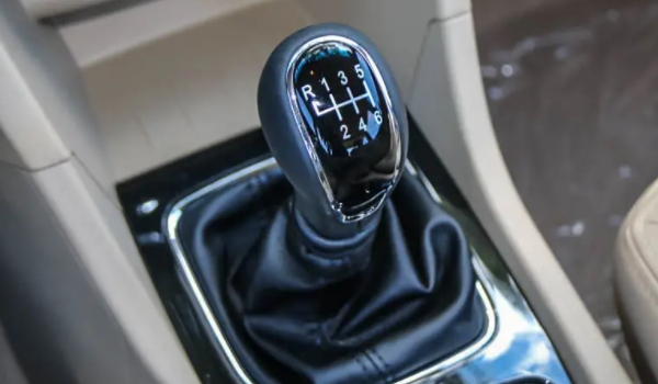 寶駿730是什么變速箱 采用兩種變速箱（6擋手動(dòng)/CVT無(wú)級(jí)變速）