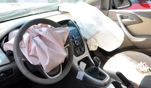 別克英朗有幾個(gè)安全氣囊 標(biāo)配四個(gè)安全氣囊