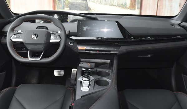 長(zhǎng)安uni-v變速箱怎么樣 變速流暢迅速(采用7擋濕式雙離合)