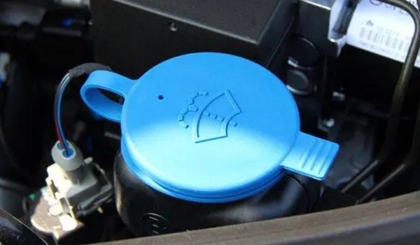 長(zhǎng)安uni-v玻璃水位置在哪 引擎艙左下角藍(lán)色瓶蓋